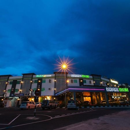 パラゴン ルートン ホテル Lutong エクステリア 写真